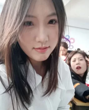 二道区东方广场附近小姐姐