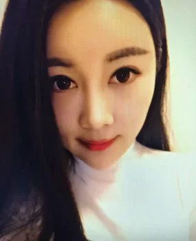 文静清纯的妹子小梦