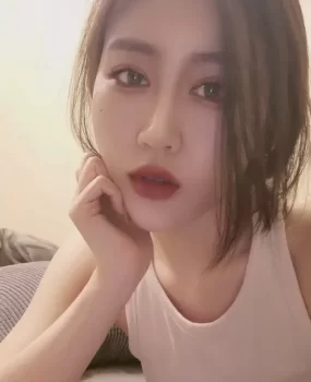 粉嫩多汁兼职小姐姐