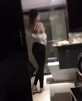 身材娇小的性感美腿小姐姐