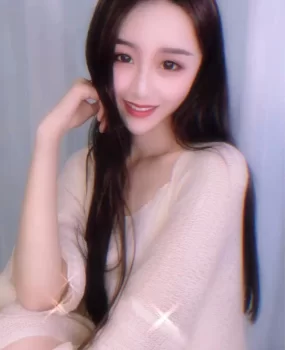 约到这么漂亮的妞不需要思考，遇到一定要狠狠的艹！