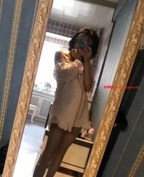 完美身材的兼职嫩模，年轻靓丽